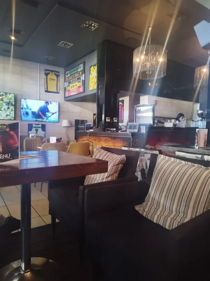 Locchio cafe games and sports 3